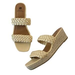 White Mountain Women’s Salvadora Butter Cream Faux Leather Wedge Sandals Size 9